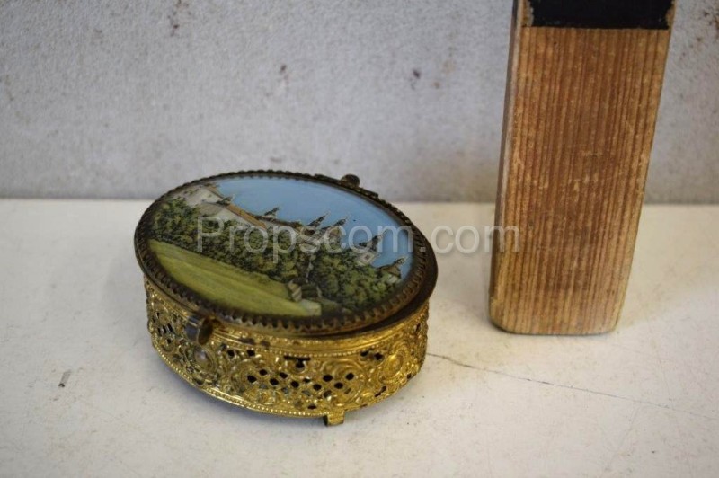 Decorated jewelry box