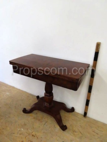 Folding table