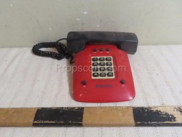 Das Telefon ist rot