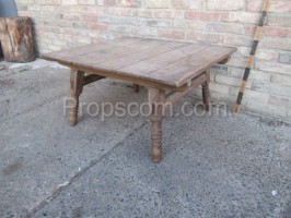 středověký dřevěný stůl
