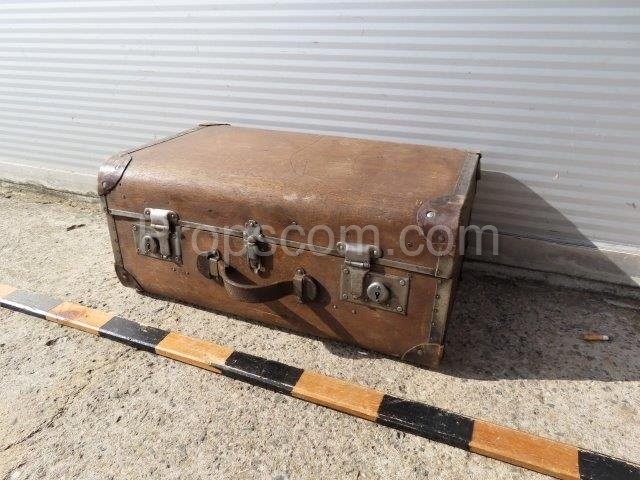 Travel suitcase