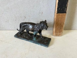 Paperweight of a lioness