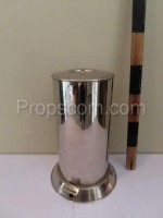 Stainless steel container with drain