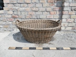 Oval wicker basket