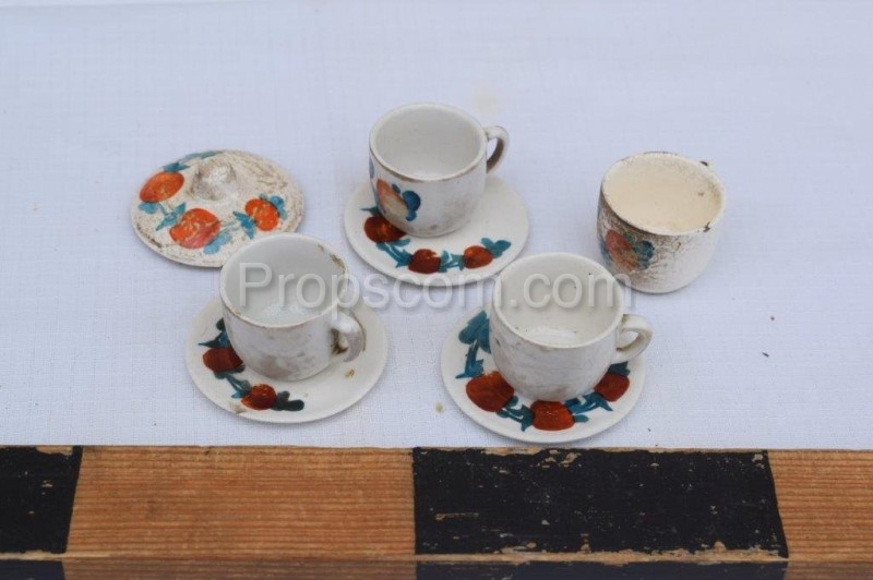 Crockery mugs, glasses