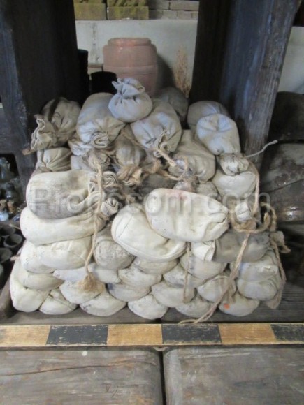 small linen bags filled with white