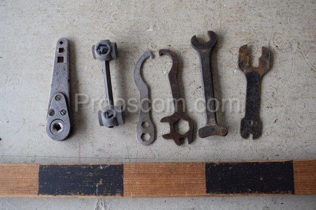 Set of wheel wrenches