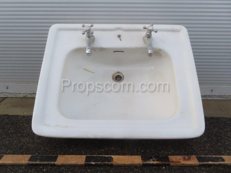 Square washbasin