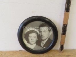 picture Married couple in a round frame