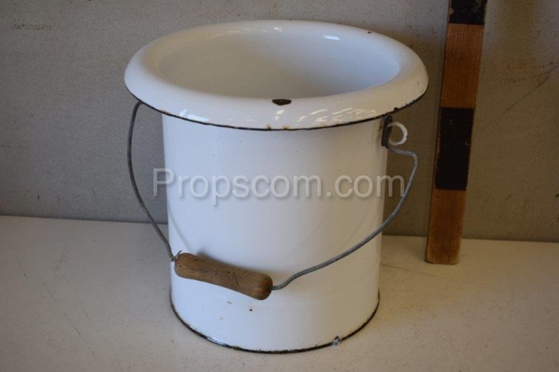 A small bucket