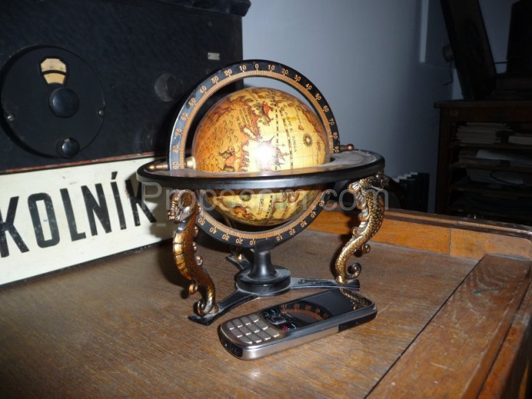 Paperweight globe