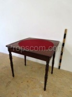 Folding gaming table