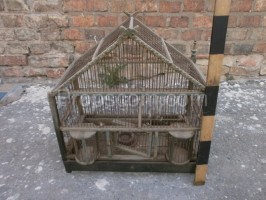 Wire cage with a roof