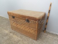 Wicker basket with lid
