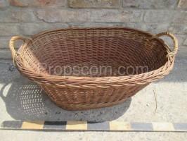 Oval wicker basket