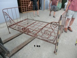 Železná kovaná postel