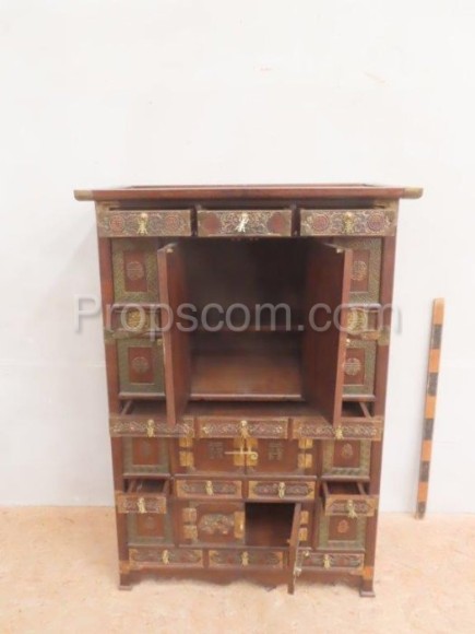 Chest of drawers decorated with oriental motifs