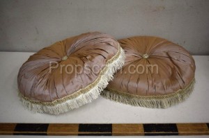 Seat cushions with fringes