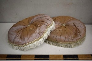 Seat cushions with fringes