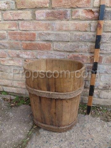 Oval bucket