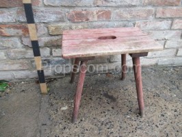Stolička dřevěná 