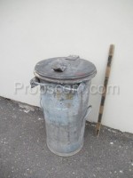 dustbin with lid