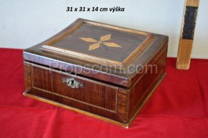 Jewelry box