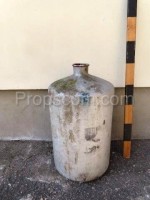 Oil container