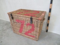 Wicker basket with lid