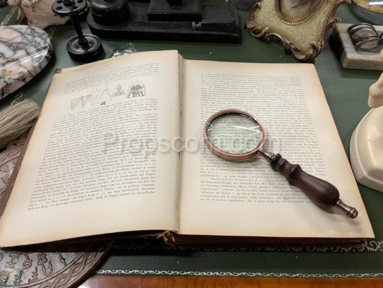 Hand magnifier