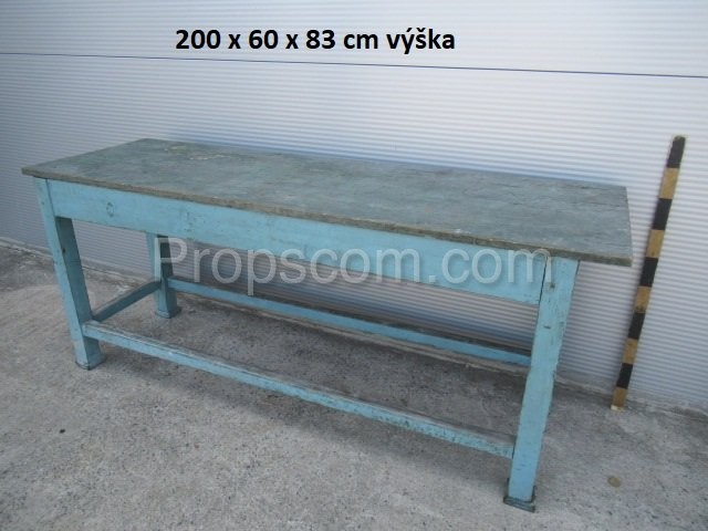 Stůl dřevěný úzký
