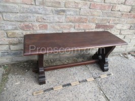 Dřevěný stůl masivní