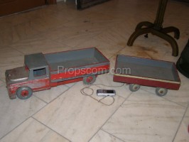 Truck with flatbed sheet metal