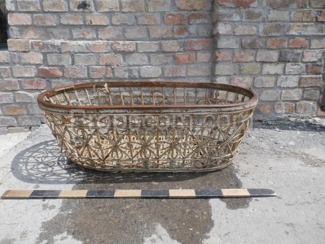 Oval wicker basket