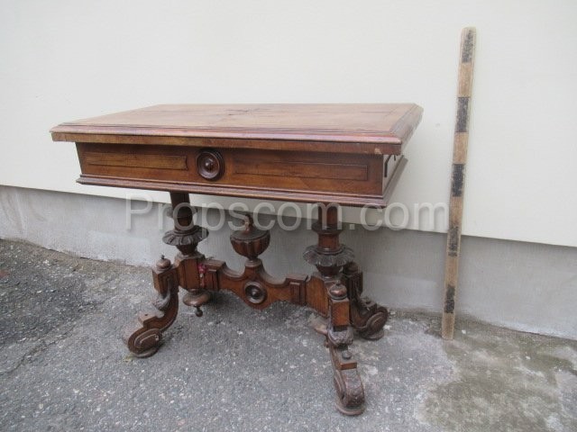 Stůl dřevěný úzký masivní 