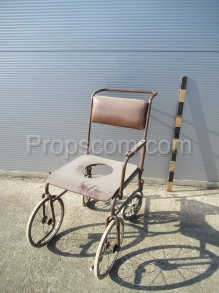 Toaletní vozík invalidní 