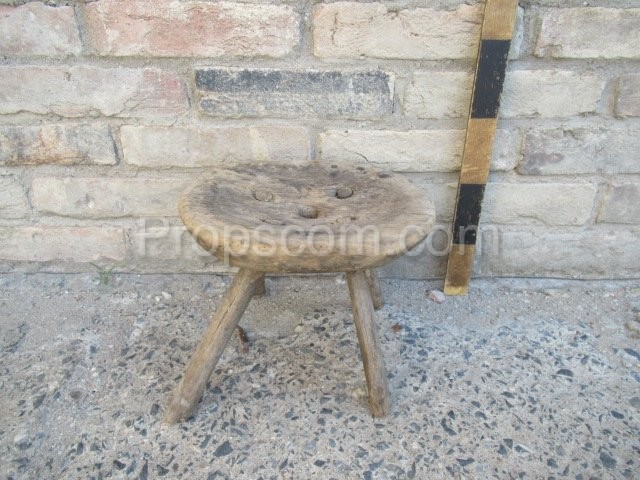 Wooden round chair