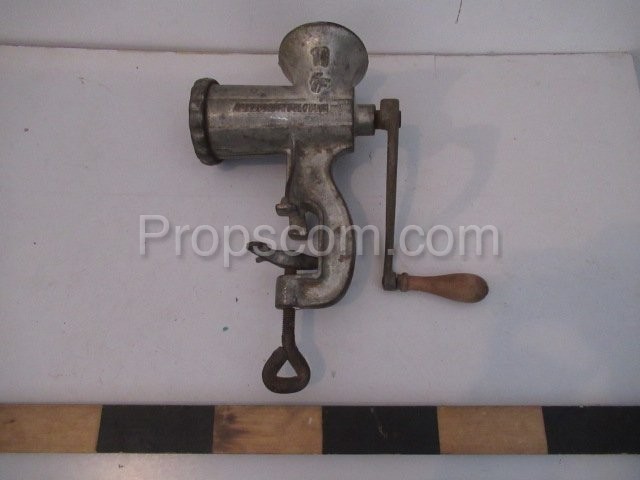 Manual meat grinder