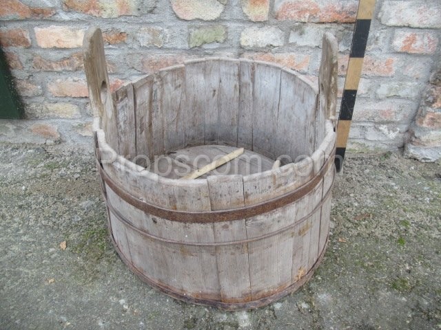 Water tub with forged hoops