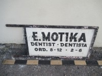 Werbeschild aus Metall: Zahnarzt