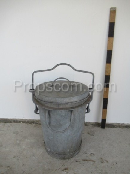 Lockable sheet metal dustbin