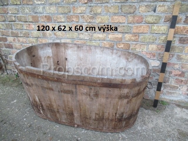 Water tub with forged hoops