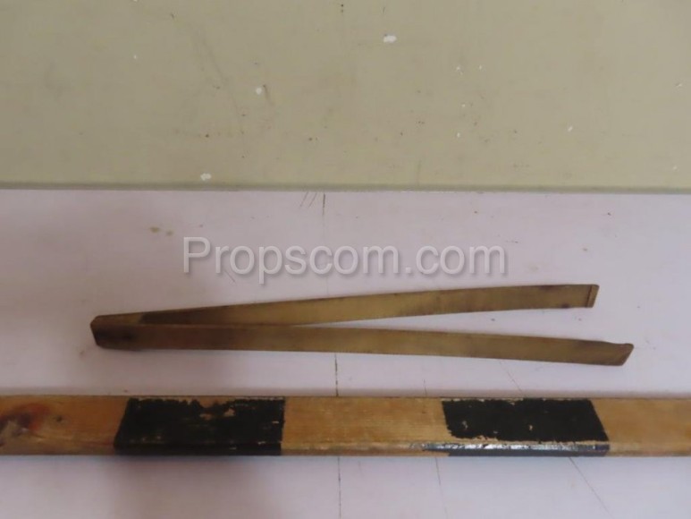 Wooden tweezers