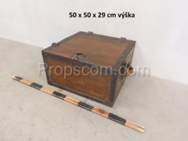 Crate with fittings and lock