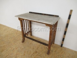 Stůl s mramorovou deskou