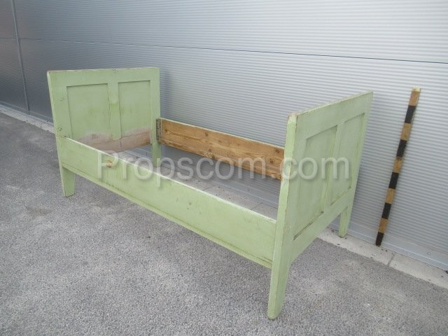 Wood bed