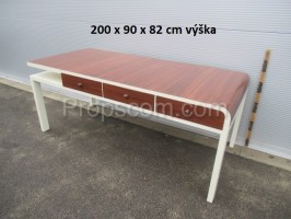 Stůl dřevěný úzký 
