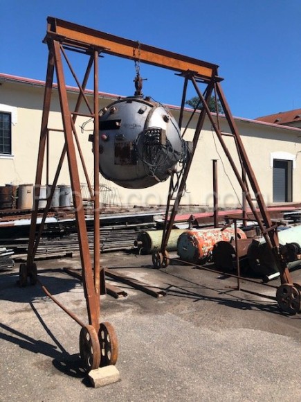 The first prototype of the Manhattan atomic bomb - props