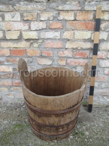 Bucket with forged hoops