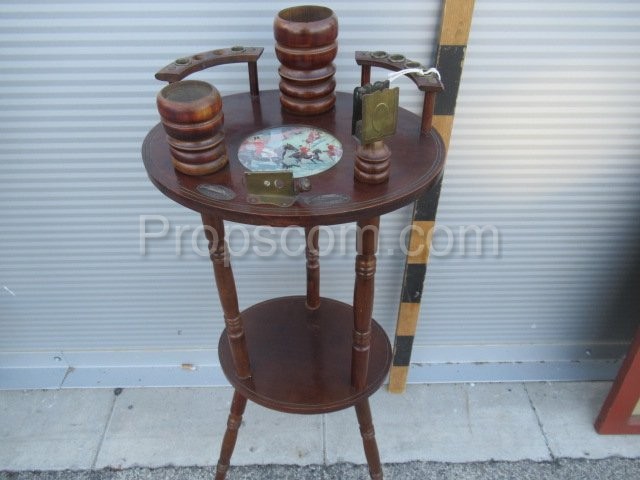 Cigaretový doutníkový stolek